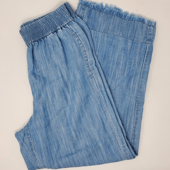 ALICE + OLIVIA BENNY FRAYED ANKLE WIDE LEG CHAMBRAY PANTS - Picture 3 of 12